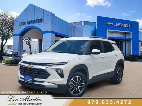 Used 2025 Chevrolet TrailBlazer LT AWD/4WD image 1