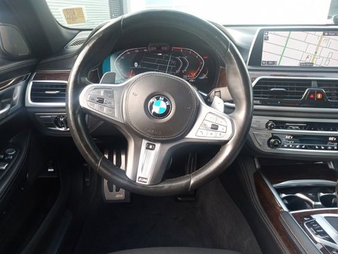 Used 2022 BMW 750i xDrive w/ Autobahn Package image 13