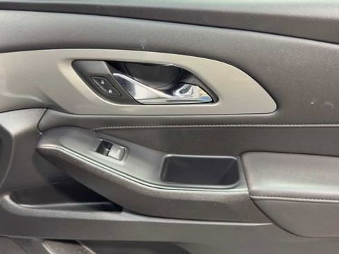 Used 2023 Chevrolet Traverse LT image 14