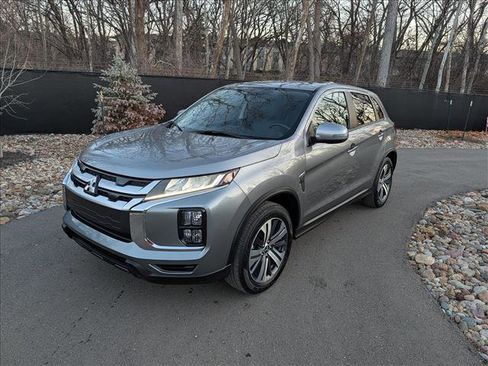 Used 2024 Mitsubishi Outlander Sport SE image 1