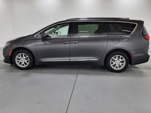 Used 2020 Chrysler Pacifica Touring-L image 5