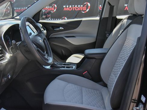 Used 2021 Chevrolet Equinox LS FWD image 16