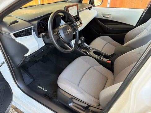 Used 2026 Toyota Corolla SE image 2
