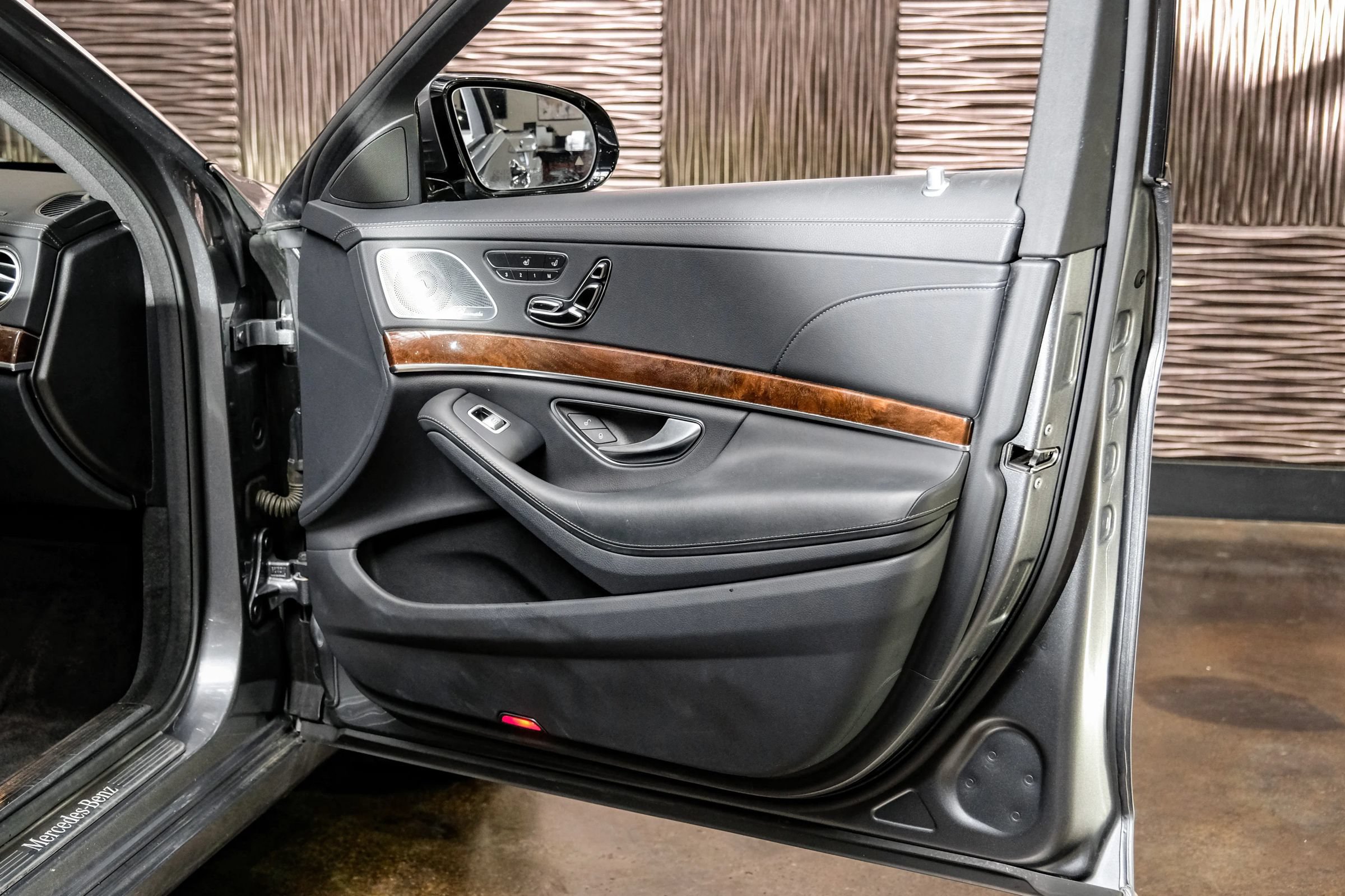 Used 2018 Mercedes-Benz S 560 4MATIC Sedan image 43