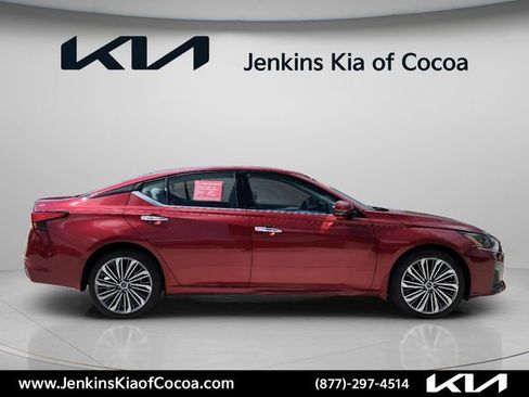 Used 2023 Nissan Altima 2.5 SL AWD/4WD image 3