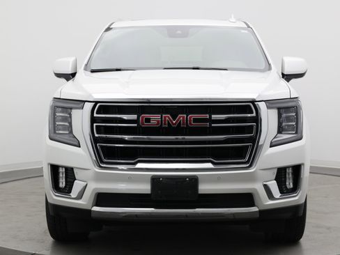 Used 2023 GMC Yukon XL SLT AWD/4WD image 2