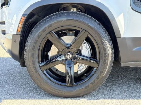 Used 2020 Land Rover Defender 110 SE image 32