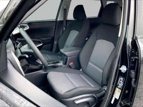 Used 2024 Kia Soul LX w/ Option Group 015 FWD image 8