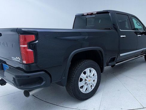 Used 2024 Chevrolet Silverado 2500 High Country w/ Technology Package AWD/4WD image 7