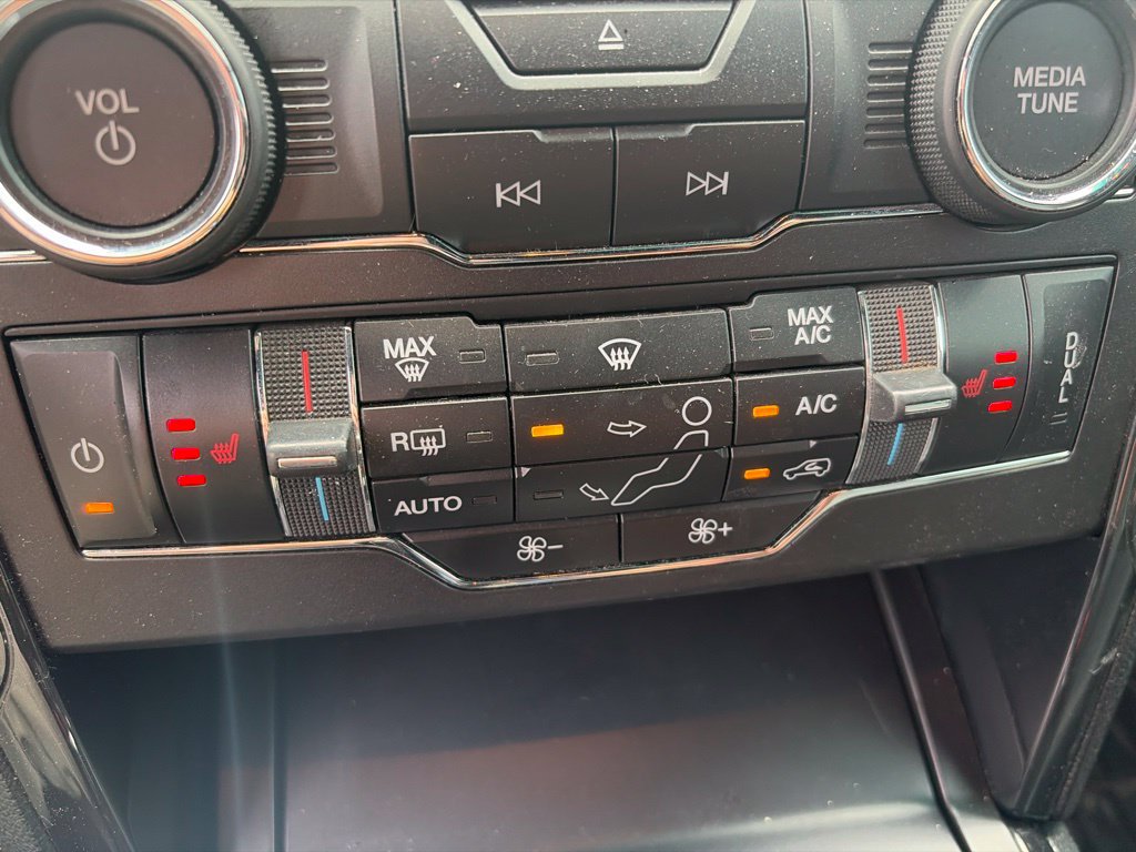 Used 2017 Ford Explorer XLT w/ Equipment Group 202A AWD/4WD image 12