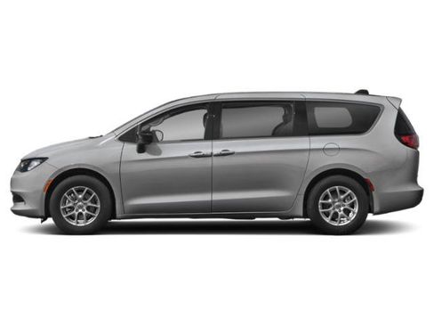Used 2023 Chrysler Voyager LX FWD image 3