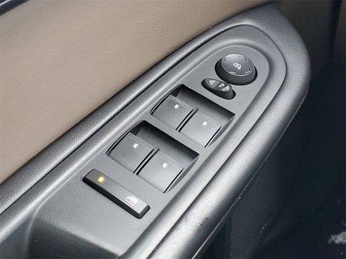 Used 2014 GMC Acadia SLT image 18