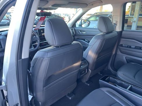 Certified 2025 Nissan Pathfinder SL w/ SL Premium Package image 11