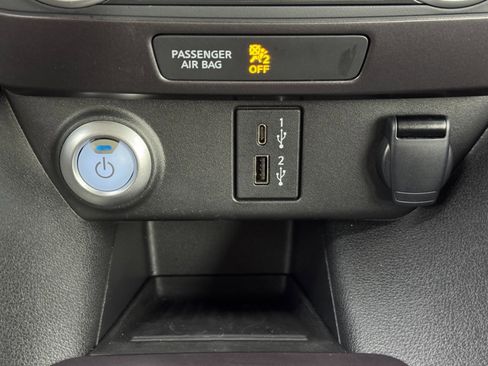 Used 2025 Nissan Leaf S image 25