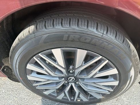 Used 2025 Nissan Altima 2.5 SV AWD/4WD image 8