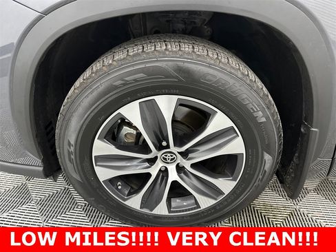 Used 2021 Toyota Highlander XLE image 12