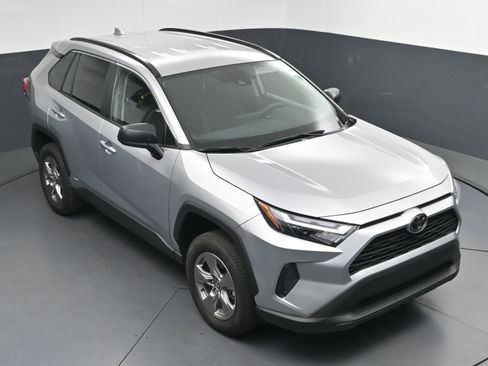 Certified 2025 Toyota RAV4 LE image 37