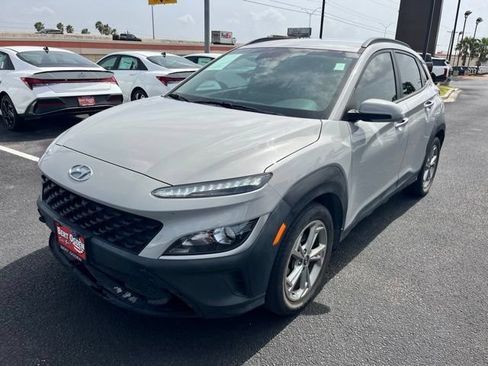 Used 2023 Hyundai Kona SEL w/ Winter Weather Package FWD image 3