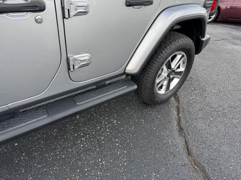 Used 2020 Jeep Wrangler Unlimited Sahara AWD/4WD image 9