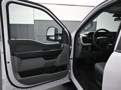 New 2026 Ford F250 XL w/ XL Chrome Package image 8