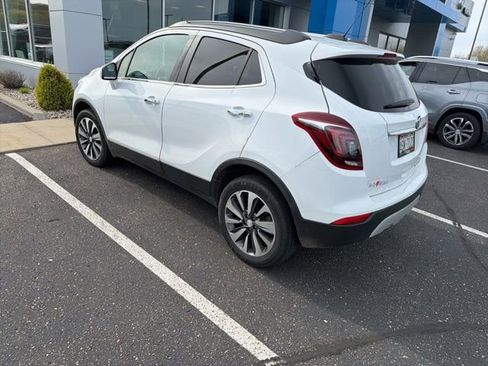 Used 2022 Buick Encore Preferred AWD/4WD image 2