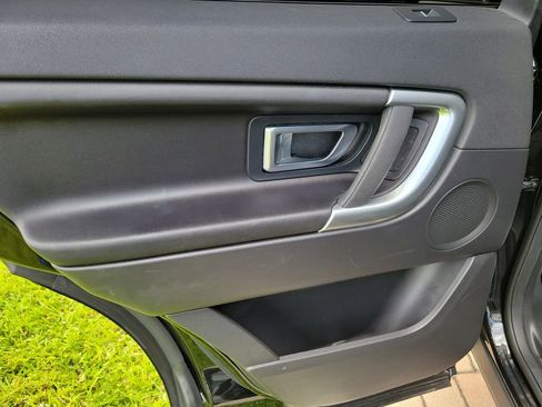 Used 2018 Land Rover Discovery Sport SE image 12