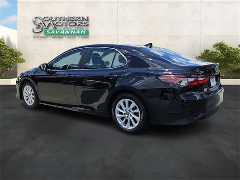 Used 2023 Toyota Camry LE image 3