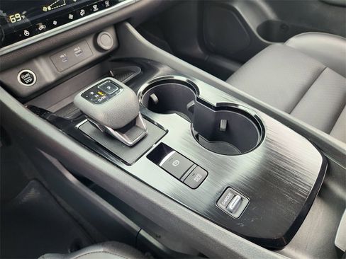 Used 2023 Nissan Rogue SV w/ SV Premium B Package image 22