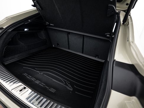 New 2026 Porsche Cayenne GTS image 25