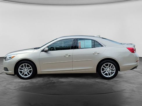 Used 2016 Chevrolet Malibu LT w/ Power Convenience Package FWD image 4