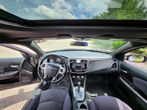 Used 2012 Chrysler 200 Touring FWD image 20