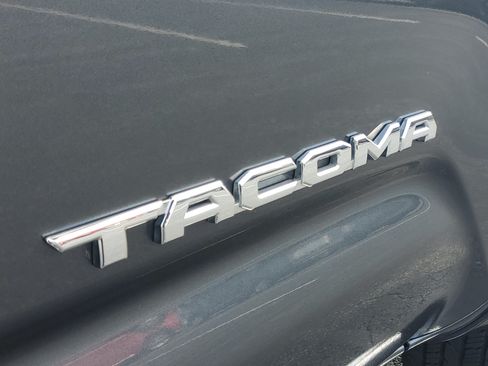 Used 2020 Toyota Tacoma Limited AWD/4WD image 7