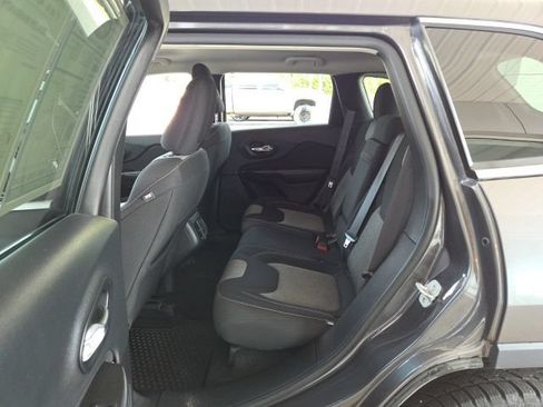 Used 2014 Jeep Cherokee Latitude w/ Cold Weather Group FWD image 19