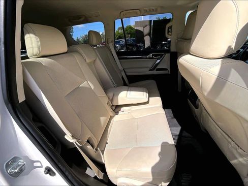 Used 2022 Lexus GX 460 Premium w/ Premium Package image 19