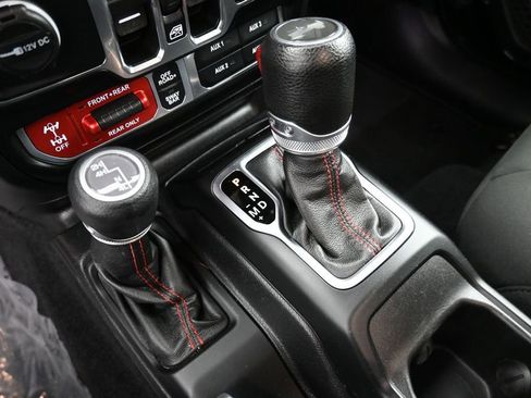 Used 2021 Jeep Wrangler Unlimited Rubicon AWD/4WD image 18