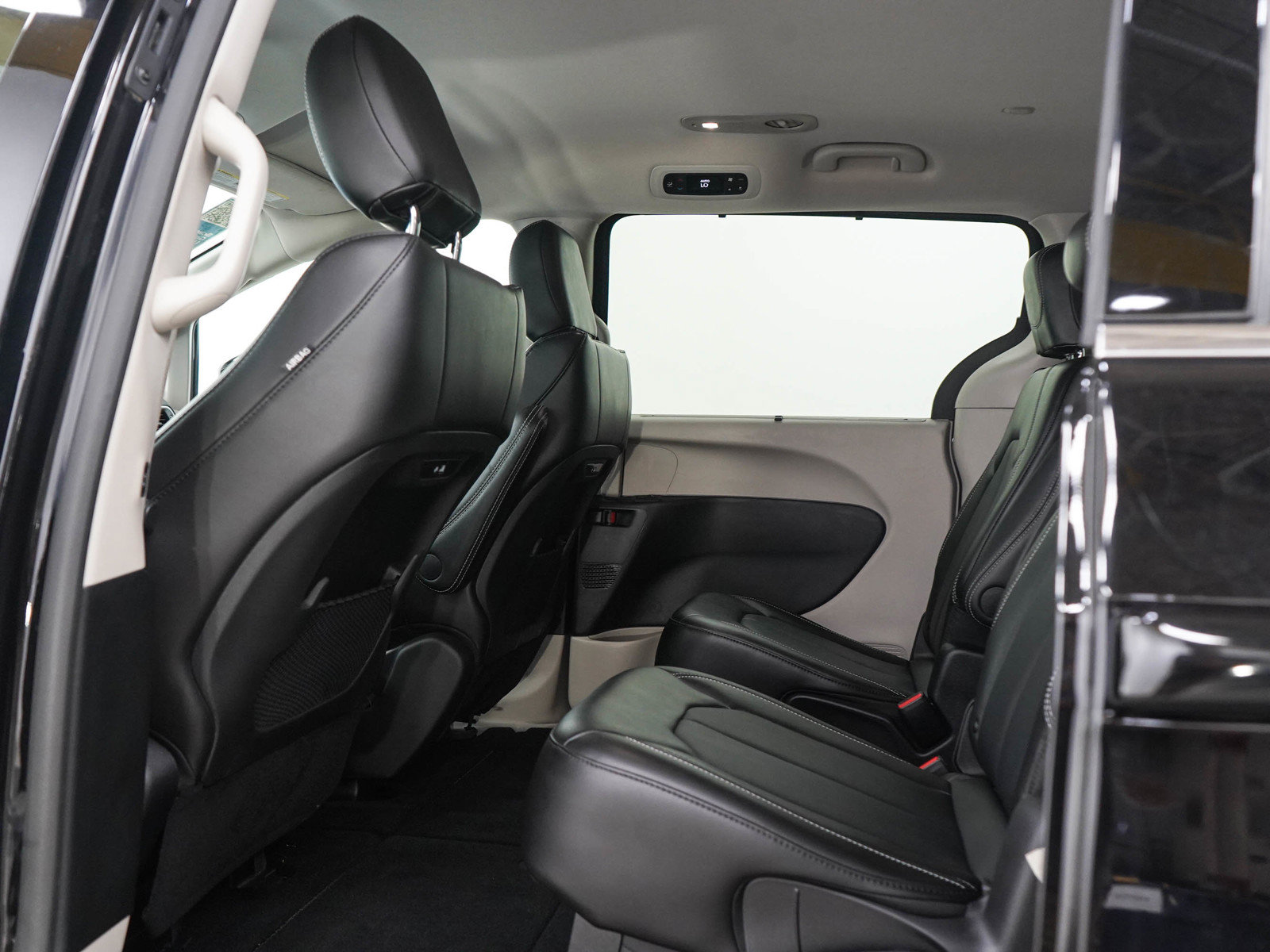 Used 2024 Chrysler Pacifica Touring-L AWD/4WD image 21