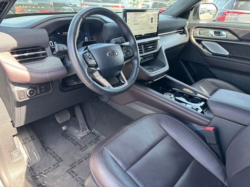 Used 2025 Ford Explorer Platinum w/ LUX Leather Package AWD/4WD image 21