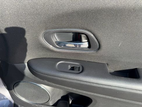 Used 2018 Honda HR-V EX image 24