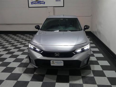 Used 2025 Honda Civic Sport image 3