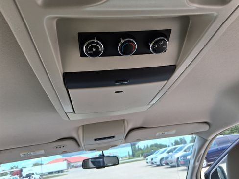 Used 2013 Chrysler Town & Country Touring FWD image 14