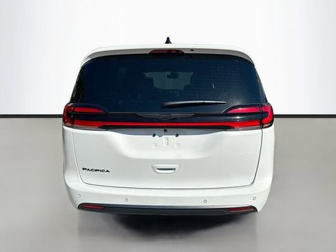 New 2026 Chrysler Pacifica Select image 7