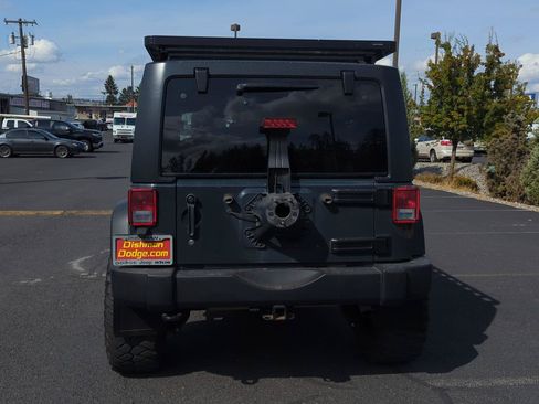 Used 2016 Jeep Wrangler Unlimited Rubicon w/ Connectivity Group AWD/4WD image 5