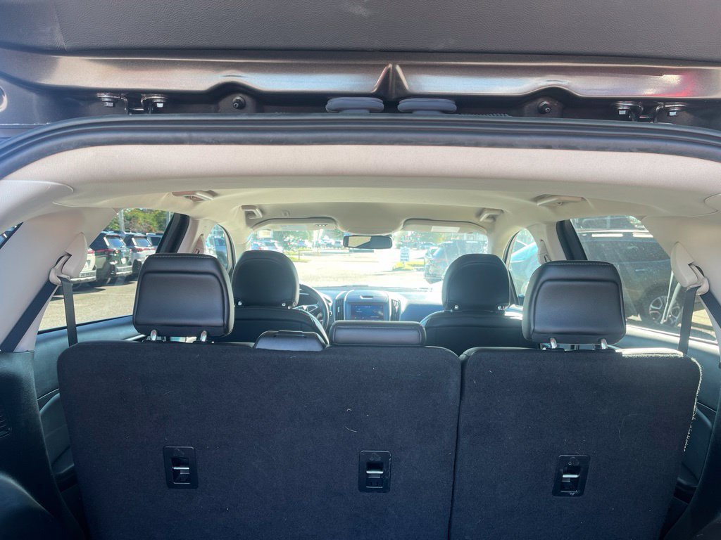 Used 2019 Ford Edge SEL w/ Equipment Group 201A FWD image 9