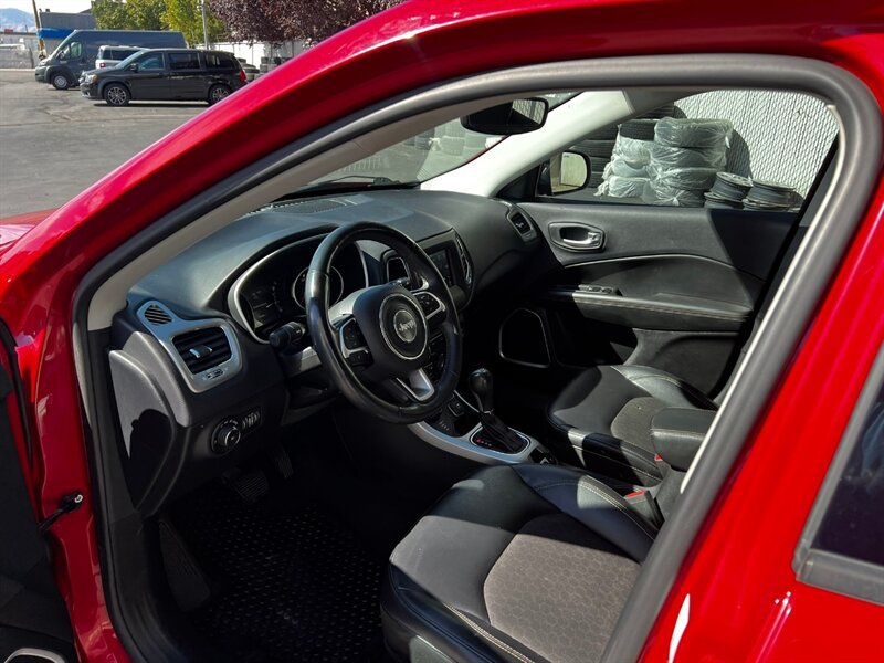 Used 2017 Jeep Compass Latitude w/ Popular Equipment Group AWD/4WD image 13