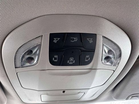 Used 2024 Chrysler Pacifica Touring-L image 25