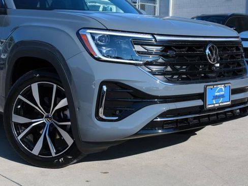 New 2026 Volkswagen Atlas Cross Sport SEL Premium R-Line image 2