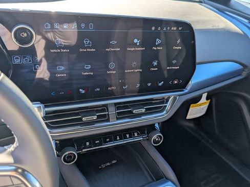 New 2026 Chevrolet Equinox EV LT w/ LPO, Blackout Package FWD image 10