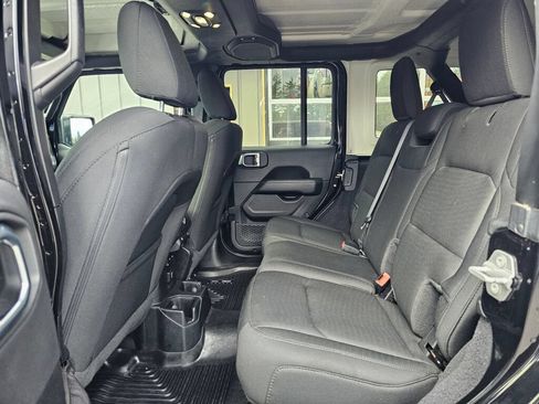 Used 2020 Jeep Wrangler Unlimited Sahara w/ Uconnect 4C Nav & Sound Group AWD/4WD image 20