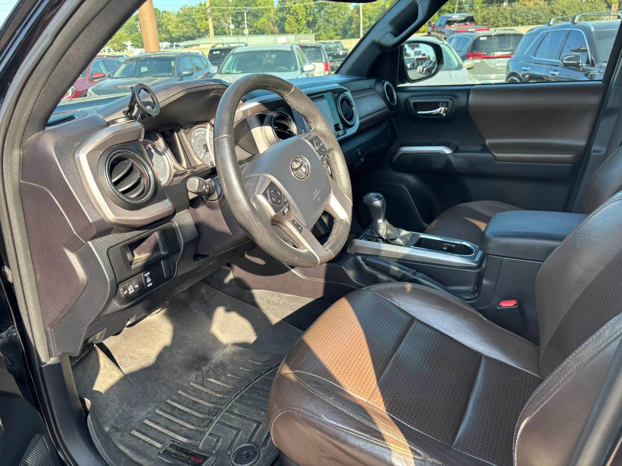Used 2016 Toyota Tacoma Limited w/ Towing Package AWD/4WD image 11