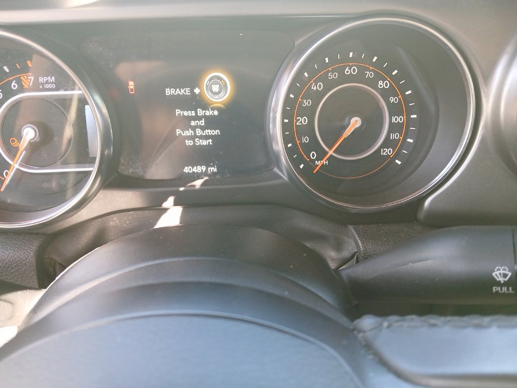 Used 2022 Jeep Gladiator Sport AWD/4WD image 2